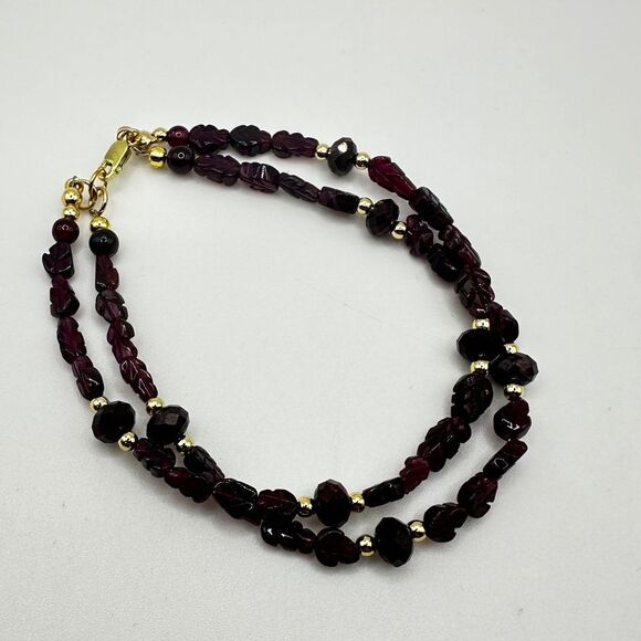 ~8" carved and faceted garnet bracelet with gold tone accent beads, 925 clasp! - Picture 11 of 11